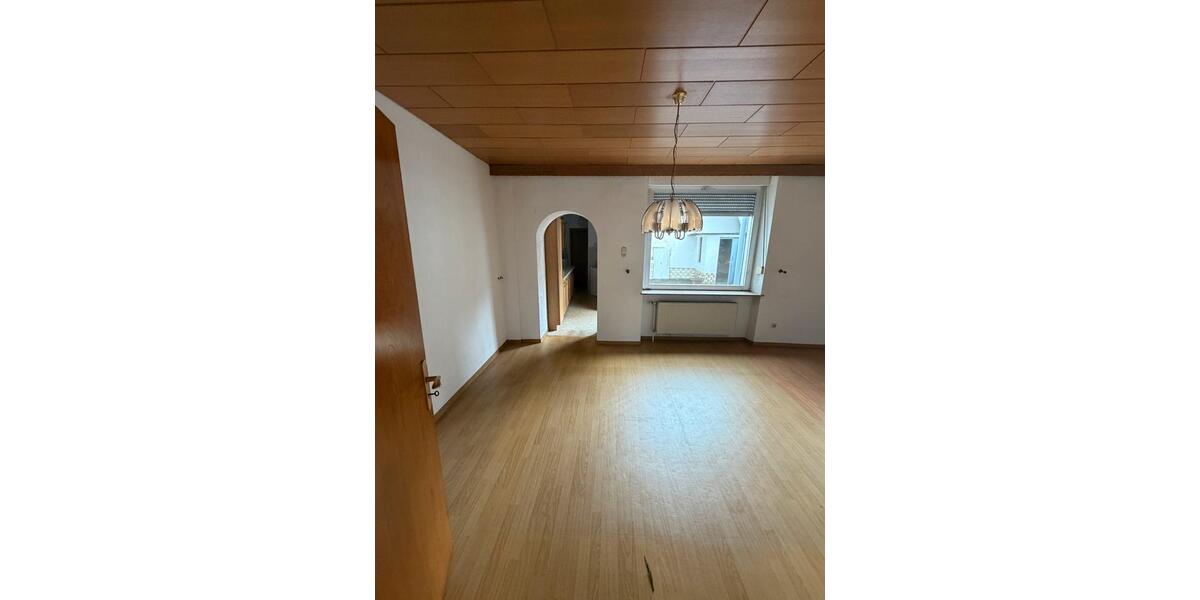 Einfamilienhaus Wadgassen - 5 Zimmer, 150 m&sup2;, 74.000&euro; | Angebot:25988431