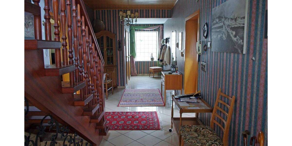 Einfamilienhaus Saarbrücken Dudweiler - 8 Zimmer, 216 m&sup2;, 340.000&euro; | Angebot:25728348