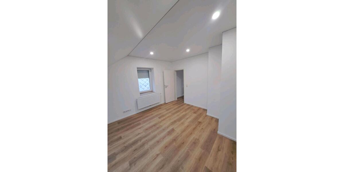 Dachgeschoßwohnung Homburg - 5 Zimmer, 125 m&sup2;, 1.250&euro; | Angebot:26690512