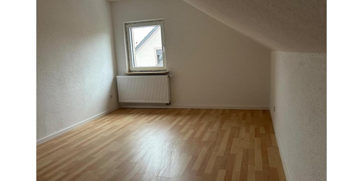 Dachgeschoßwohnung Saarbrücken West - 2 Zimmer, 50 m&sup2;, 450&euro; | Angebot:25719132