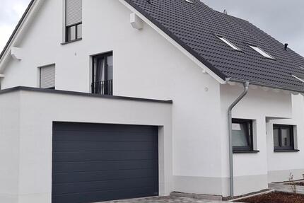 Einziehen und Wohlfühlen - Lichtdurchflutetes Wohnhaus, NB-Erstbezug, in idyllischer Stadtrandlage - Haus Homburg | Angebot:12496894