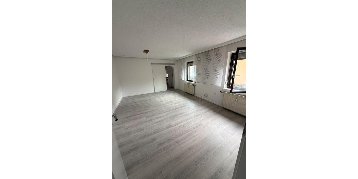 Etagenwohnung Saarbrücken Neue Bremm - 4 Zimmer, 95 m&sup2;, 900&euro; | Angebot:25590856