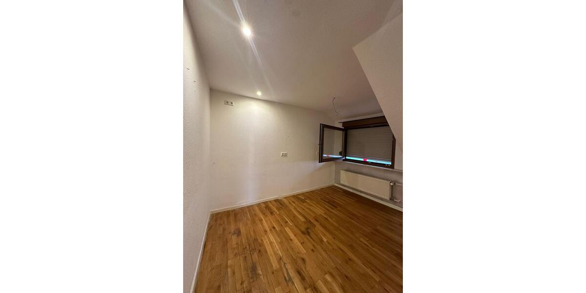 Dachgeschoßwohnung Saarbrücken West - 3 Zimmer, 68 m&sup2;, 550&euro; | Angebot:24995929