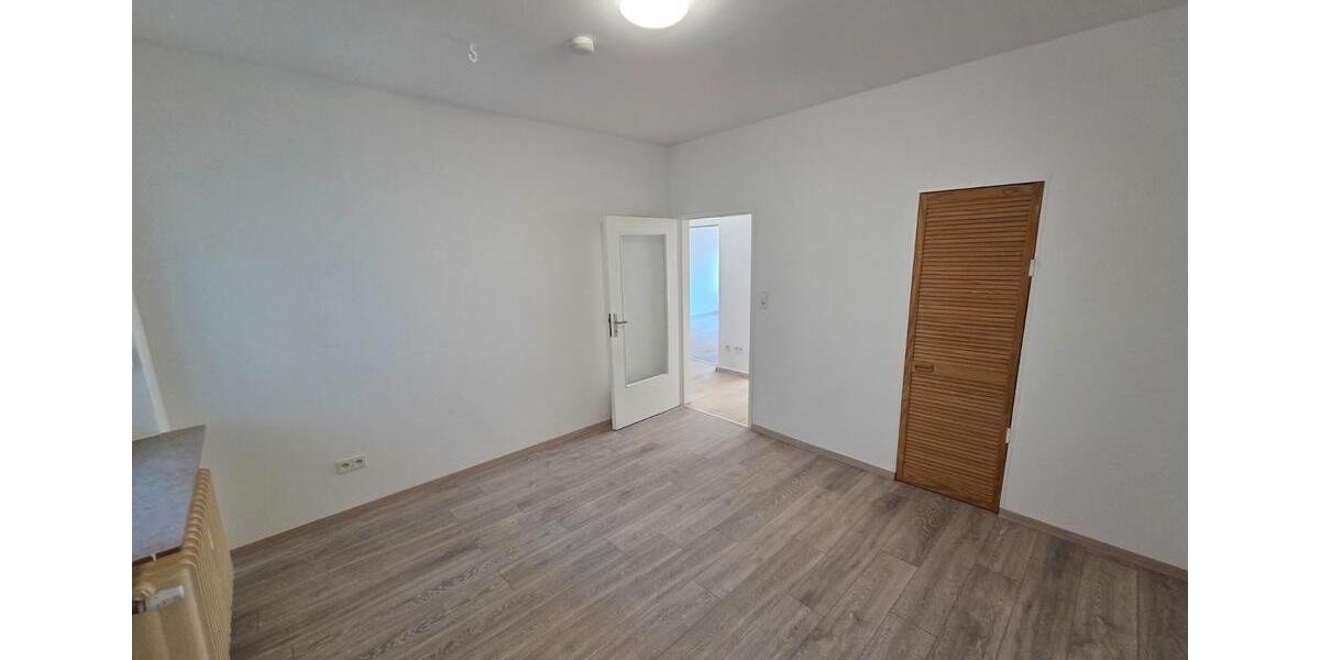 Etagenwohnung Saarbrücken Neue Bremm - 3 Zimmer, 80 m&sup2;, 760&euro; | Angebot:26689396