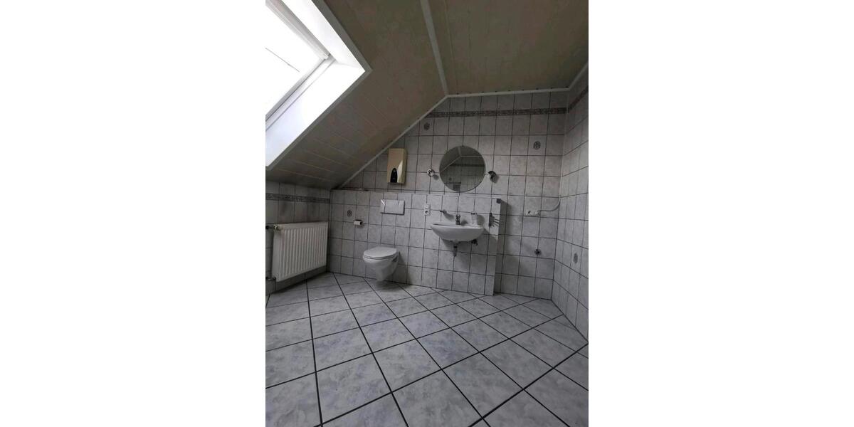 Dachgeschoßwohnung Ottweiler - 3 Zimmer, 90 m&sup2;, 650&euro; | Angebot:25856542