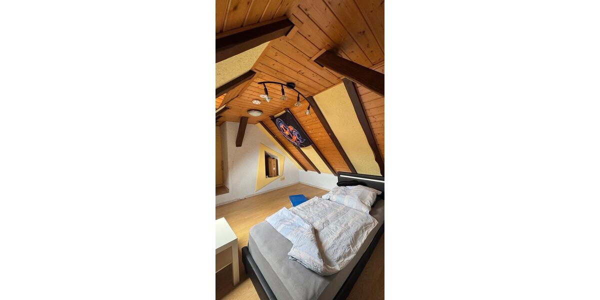 Dachgeschoßwohnung Eppelborn - 6 Zimmer, 120 m&sup2;, 1.350&euro; | Angebot:25752717