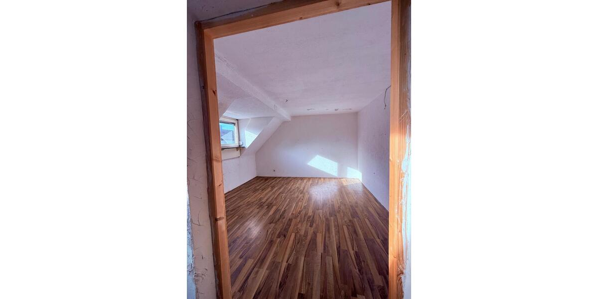 Doppelhaushälfte Gersheim - 6 Zimmer, 155 m&sup2;, 119.000&euro; | Angebot:26605200