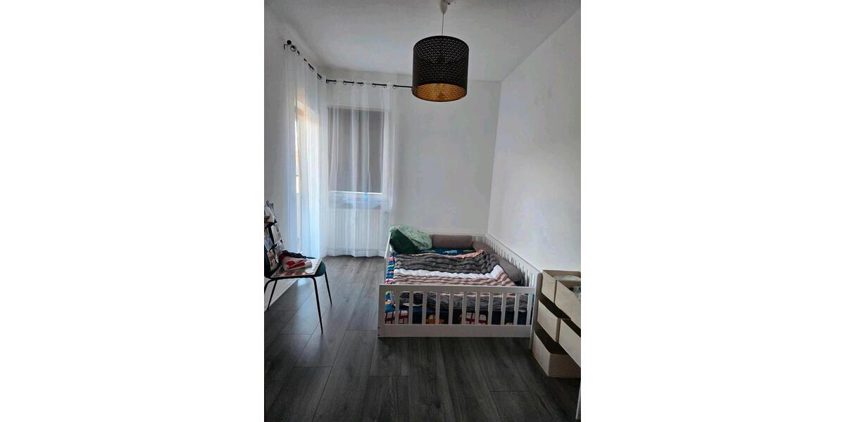 Dachgeschoßwohnung Saarbrücken Neue Bremm - 4 Zimmer, 86 m&sup2;, 1.700&euro; | Angebot:26002811
