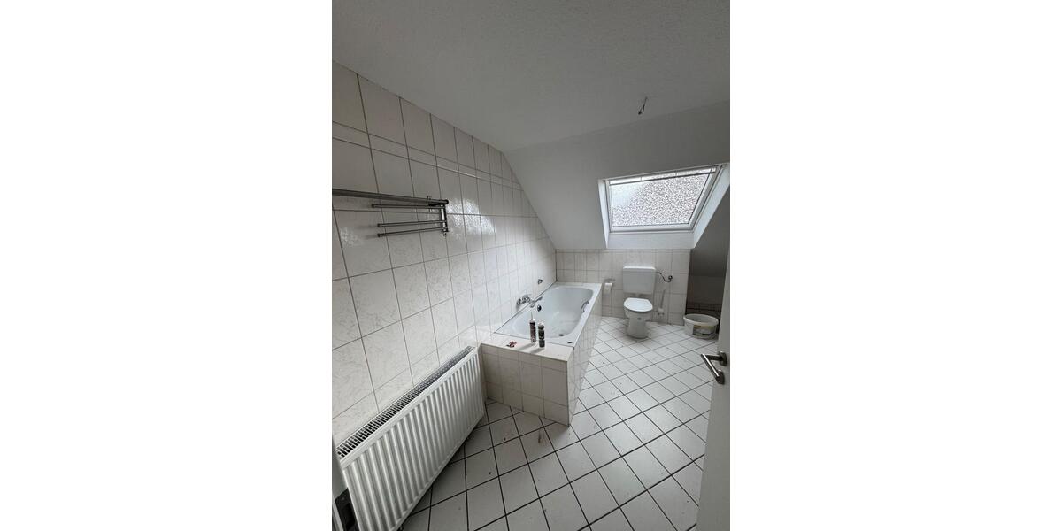 Dachgeschoßwohnung Saarlouis - 3 Zimmer, 90 m&sup2;, 1.050&euro; | Angebot:25892458