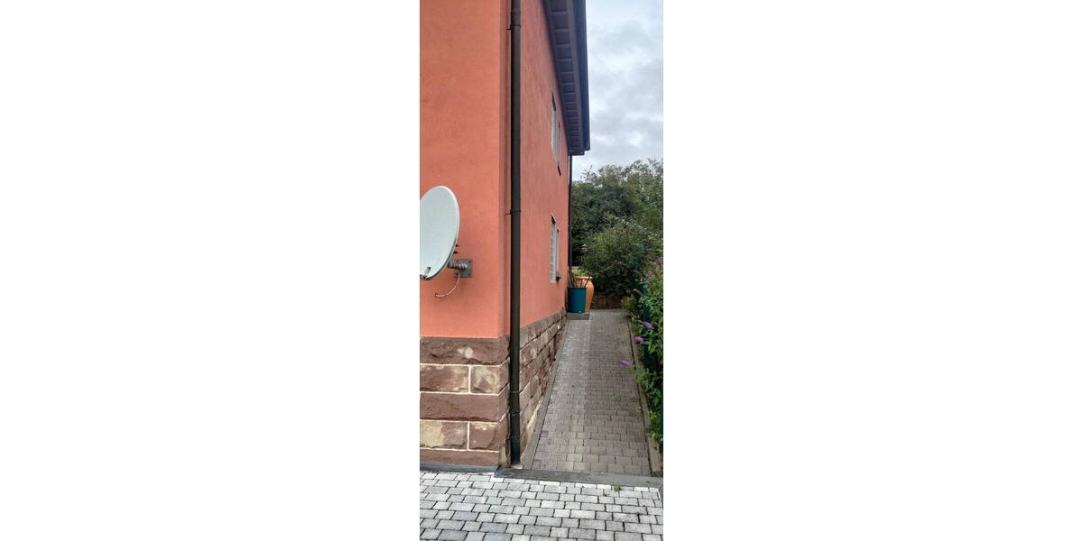 Einfamilienhaus Saarbrücken Dudweiler - 8 Zimmer, 216 m&sup2;, 340.000&euro; | Angebot:25728348