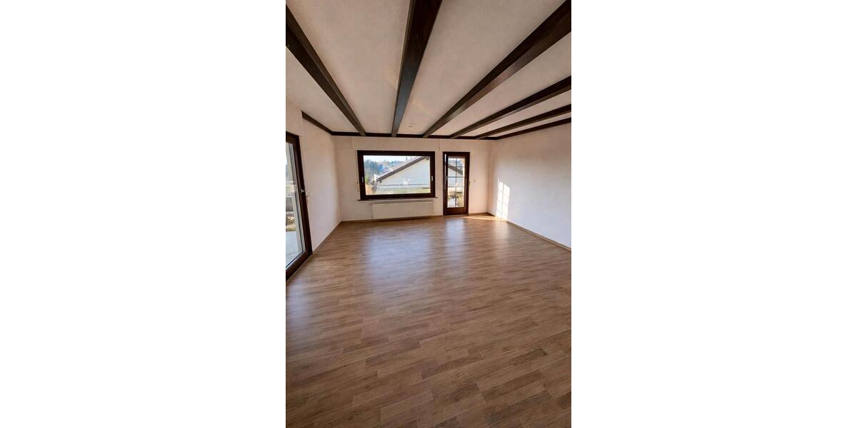 Etagenwohnung Merchweiler - 4 Zimmer, 105 m&sup2;, 990&euro; | Angebot:25883537