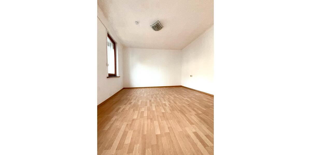 Etagenwohnung Saarlouis - 1 Zimmer, 98 m&sup2;, 690&euro; | Angebot:25838092
