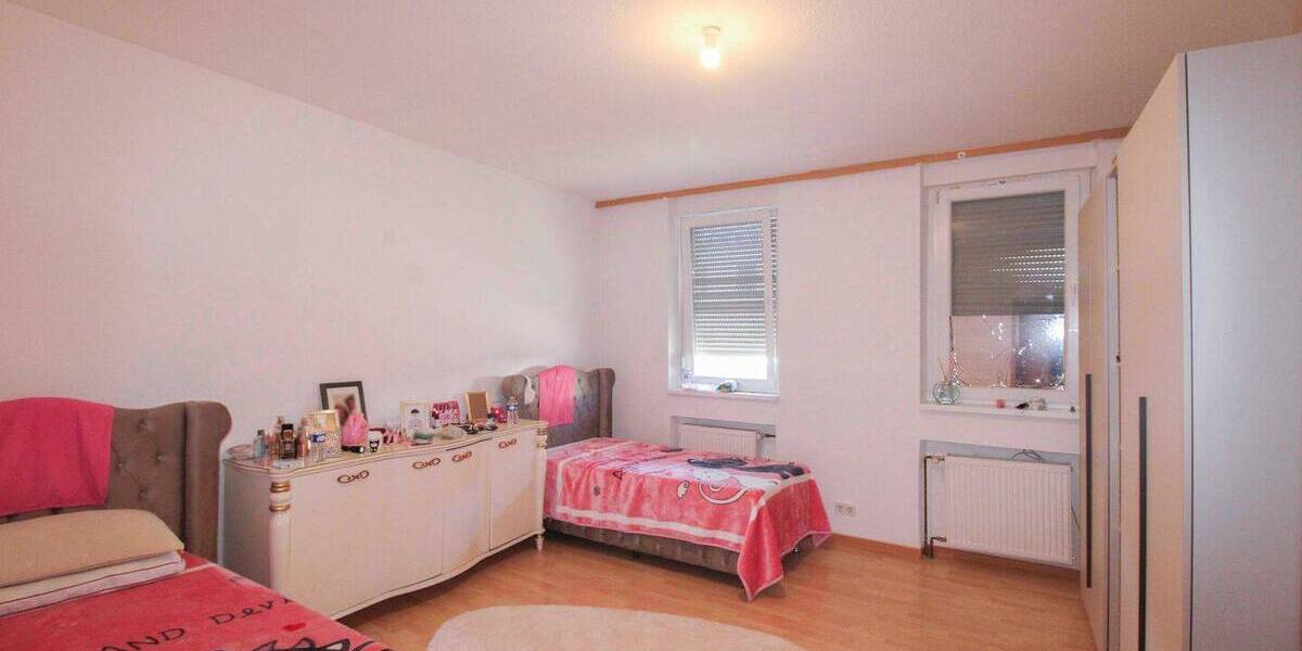Einfamilienhaus Saarbrücken Burbach - 7 Zimmer, 148 m&sup2;, 230.000&euro; | Angebot:26723642