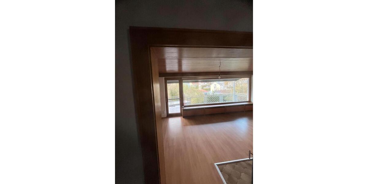Etagenwohnung Schiffweiler - 4 Zimmer, 100 m&sup2;, 690&euro; | Angebot:25905779