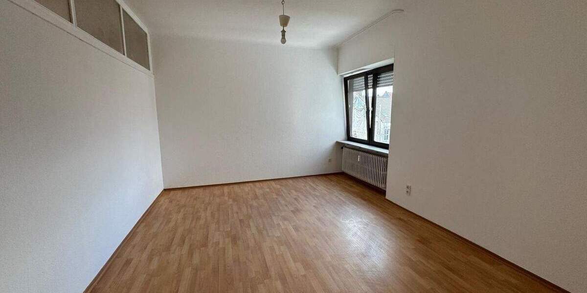 Zimmer Saarbrücken St Johann - 4 Zimmer, 137 m&sup2;, 895&euro; | Angebot:25699900