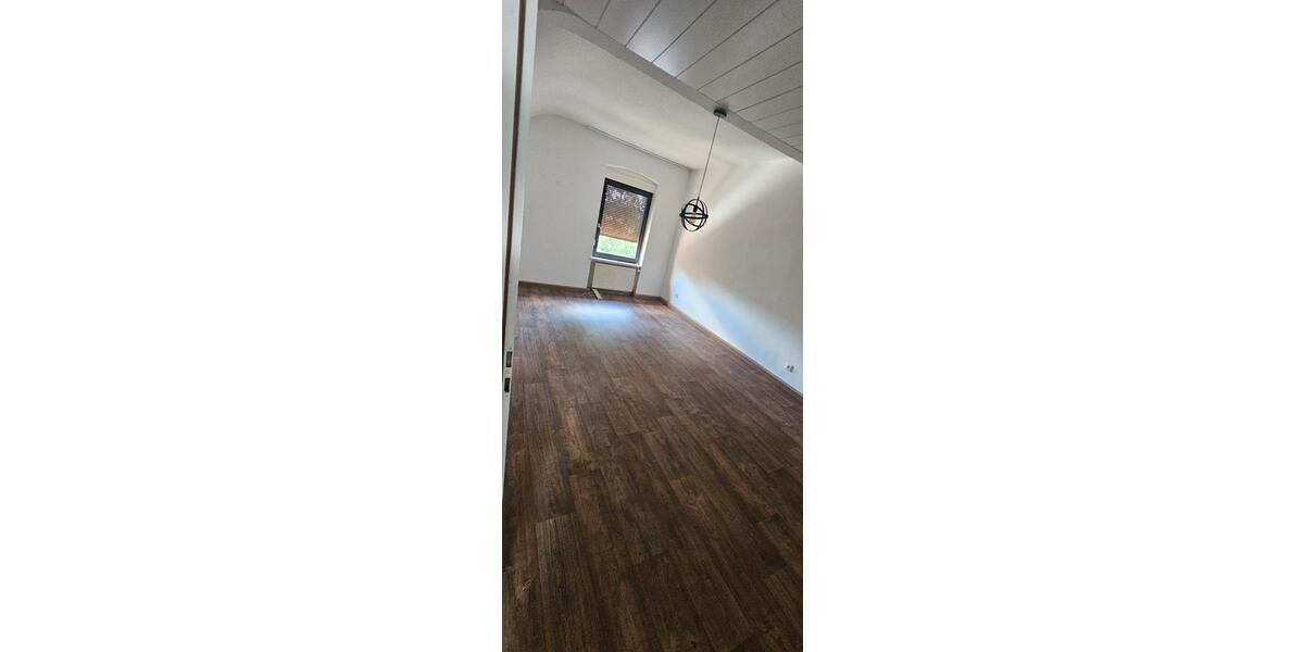Dachgeschoßwohnung Saarbrücken Dudweiler - 3 Zimmer, 75 m&sup2;, 450&euro; | Angebot:26504363