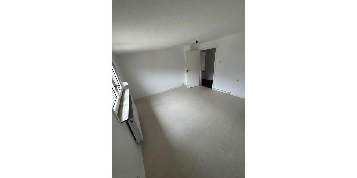 Dachgeschoßwohnung Neunkirchen - 3 Zimmer, 80 m&sup2;, 680&euro; | Angebot:25722976