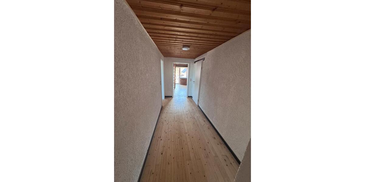 Dachgeschoßwohnung Eppelborn - 4 Zimmer, 120 m&sup2;, 800&euro; | Angebot:25841213