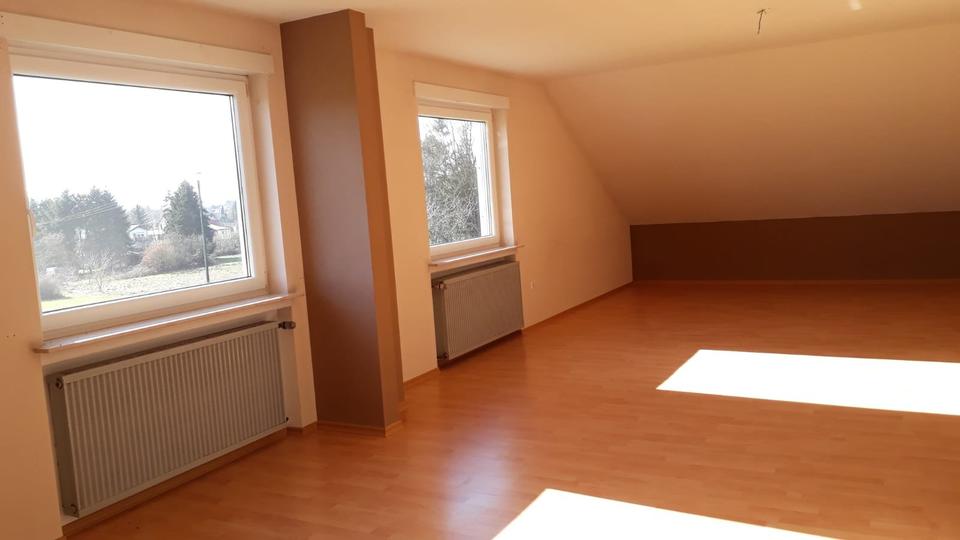 Dachgeschoßwohnung Schwalbach - 1 Zimmer, 110 m&sup2;, 750&euro; | Angebot:25917917