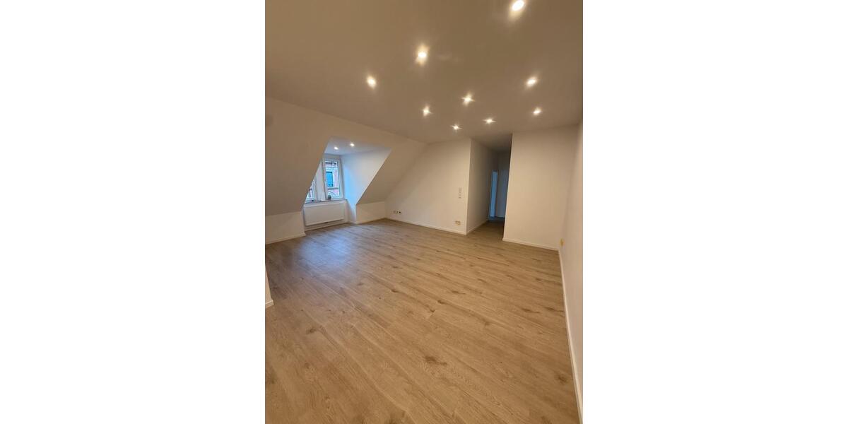 Dachgeschoßwohnung Saarbrücken Eschberg - 2 Zimmer, 60 m&sup2;, 690&euro; | Angebot:26625499