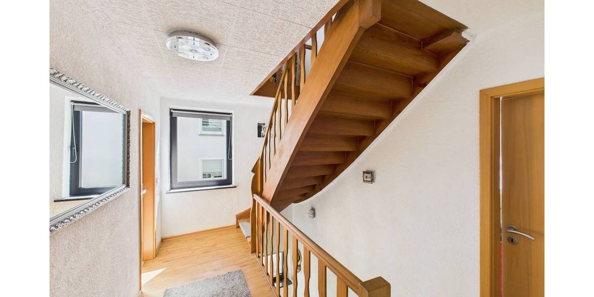 Einfamilienhaus Saarlouis Neuforweiler - 9 Zimmer, 217 m&sup2;, 339.000&euro; | Angebot:25735478