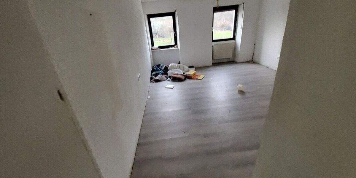 Reihenmittelhaus Völklingen Stadtmitte - 4 Zimmer, 91 m&sup2;, 45.000&euro; | Angebot:25670561