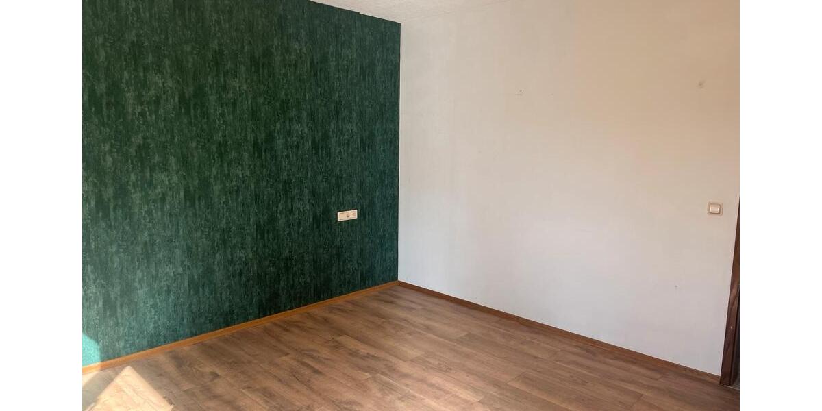 Erdgeschoßwohnung Schmelz - 4 Zimmer, 105 m&sup2;, 700&euro; | Angebot:25599672