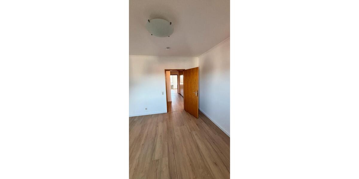 Etagenwohnung Schwalbach - 3 Zimmer, 96 m&sup2;, 860&euro; | Angebot:25883544