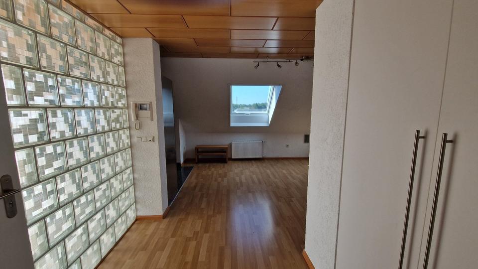 Dachgeschoßwohnung Saarbrücken West - 3 Zimmer, 83 m&sup2;, 570&euro; | Angebot:26630201