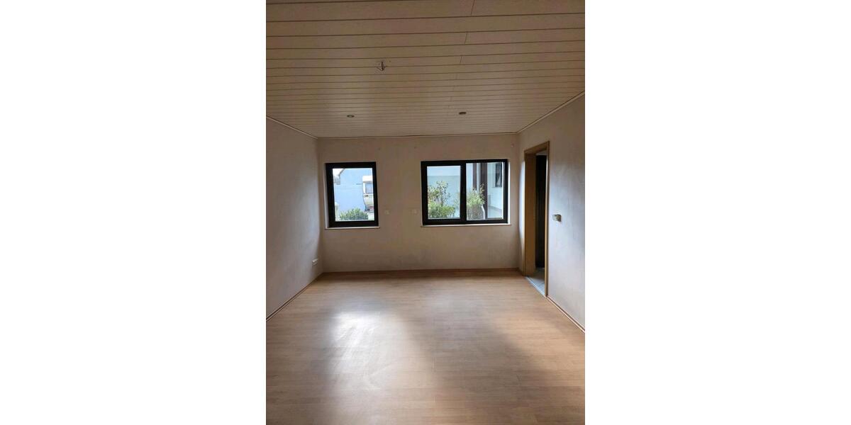 Erdgeschoßwohnung Neunkirchen - 4 Zimmer, 153 m&sup2;, 900&euro; | Angebot:25379472