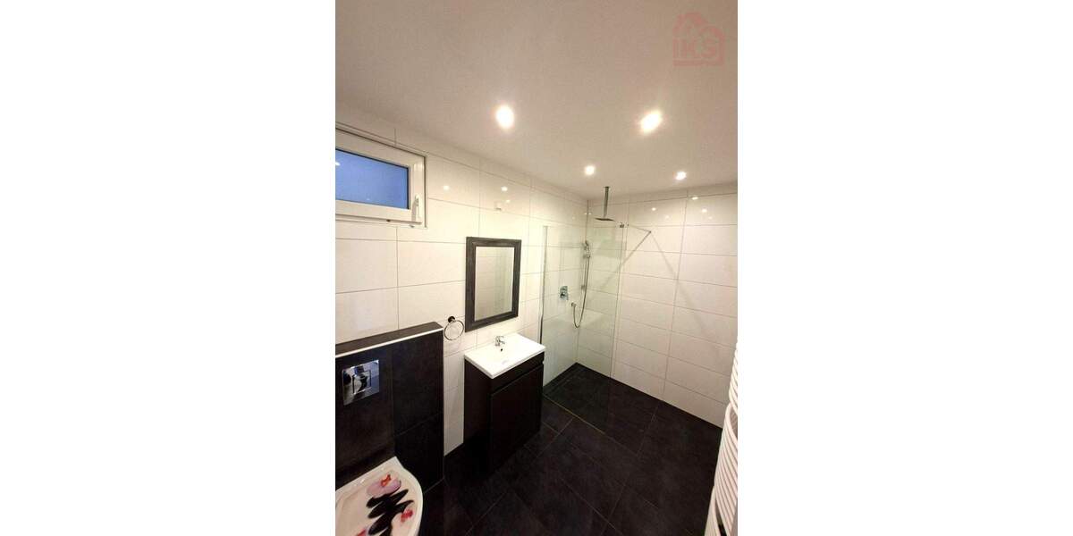 Etagenwohnung Neunkirchen/Saar Innenstadt - 2 Zimmer, 95 m&sup2;, 135.000&euro; | Angebot:25673997