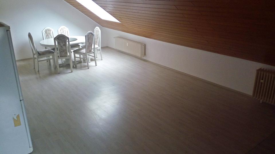 Dachgeschoßwohnung Riegelsberg - 3 Zimmer, 100 m&sup2;, 750&euro; | Angebot:25883822