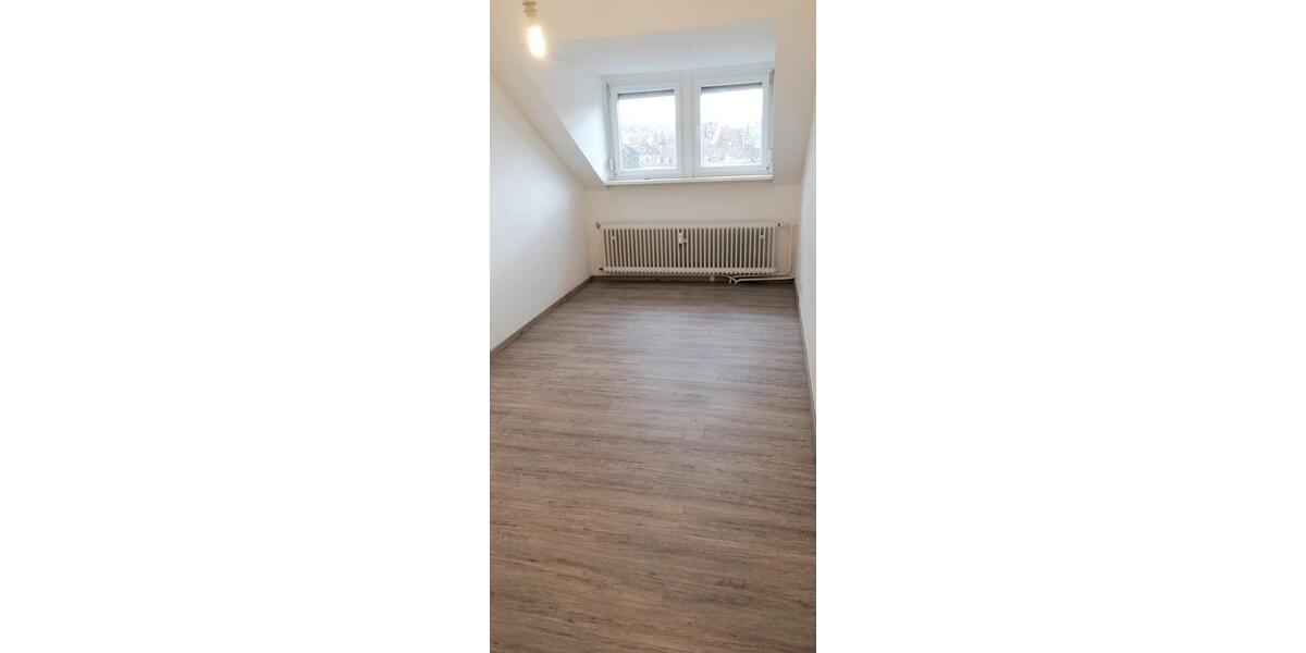 Dachgeschoßwohnung Saarbrücken - 3 Zimmer, 70 m&sup2;, 560&euro; | Angebot:25838102