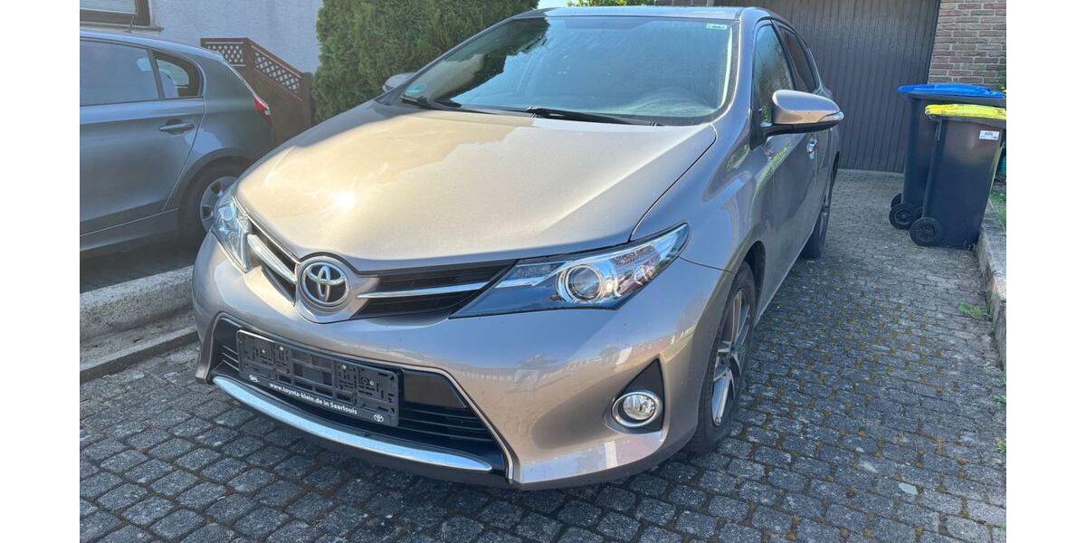 Toyota Auris 102.300 km 9.200 &euro; Saarlouis 66740