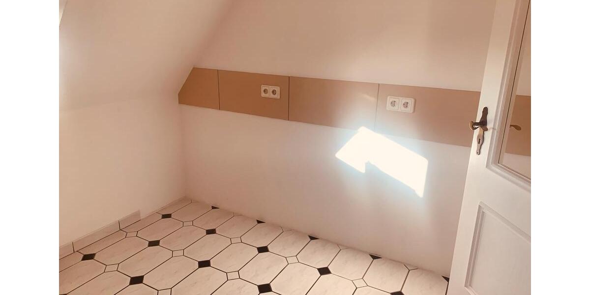 Dachgeschoßwohnung Saarbrücken West - 3 Zimmer, 77 m&sup2;, 169.000&euro; | Angebot:25415519