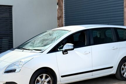 Peugeot 5008 180.000 km 3.899 &euro; Saarlouis-Lisdorf 66740