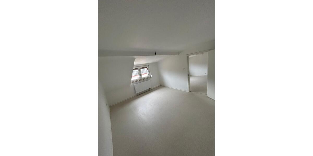 Dachgeschoßwohnung Neunkirchen - 3 Zimmer, 80 m&sup2;, 680&euro; | Angebot:25722976