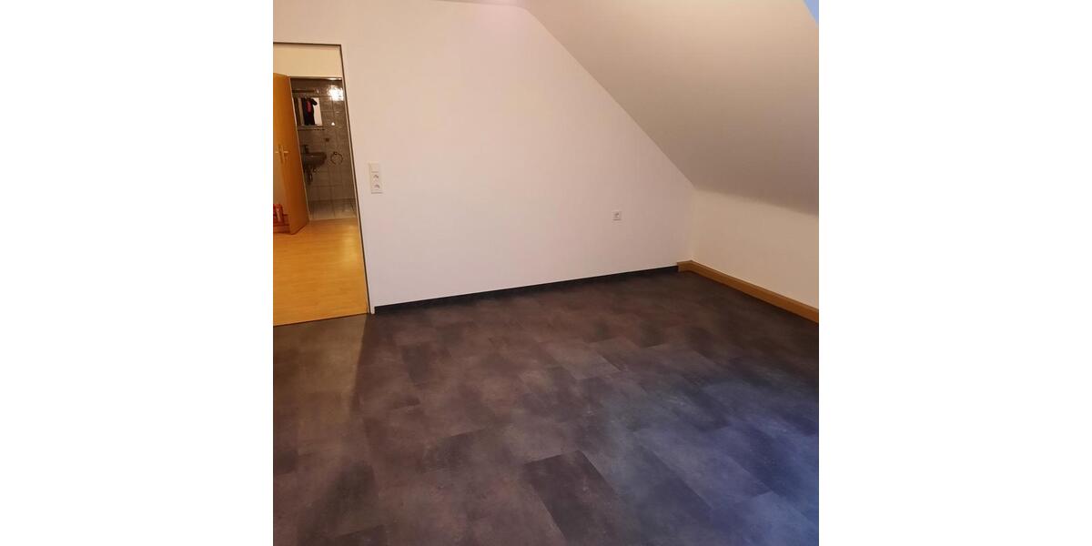 Dachgeschoßwohnung Neunkirchen Heinitz - 3 Zimmer, 85 m&sup2;, 480&euro; | Angebot:25888025