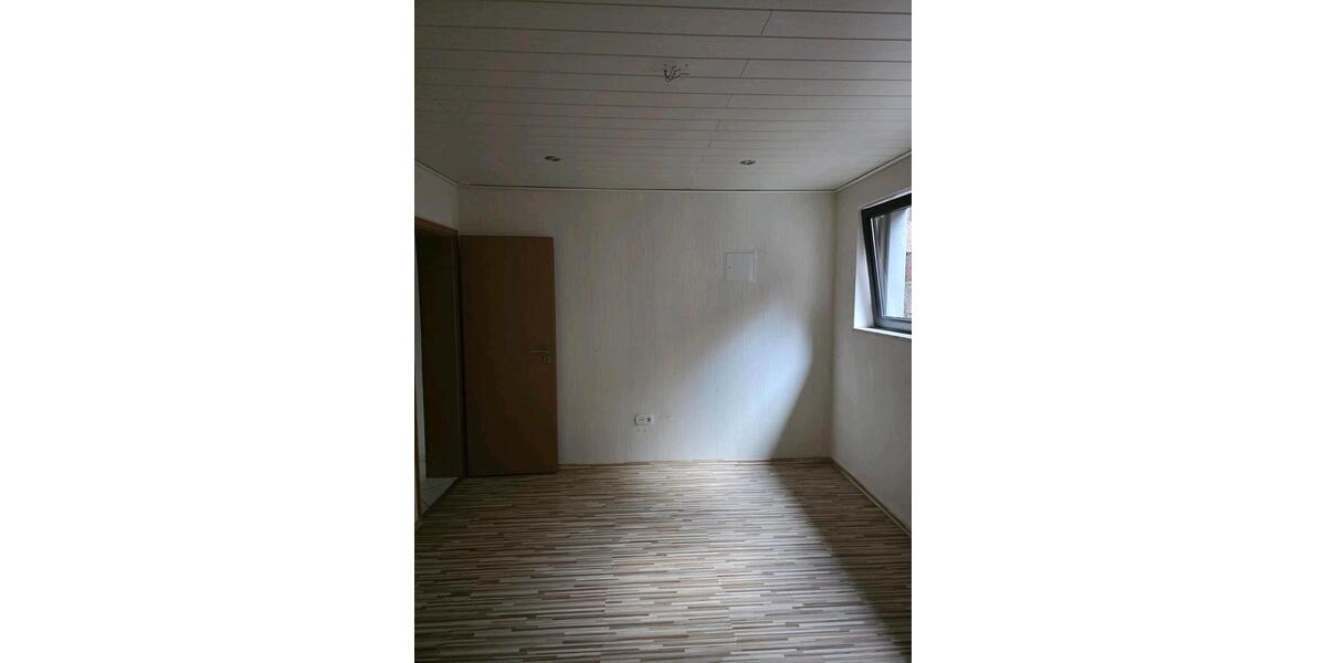 Erdgeschoßwohnung Neunkirchen - 4 Zimmer, 153 m&sup2;, 900&euro; | Angebot:25379472