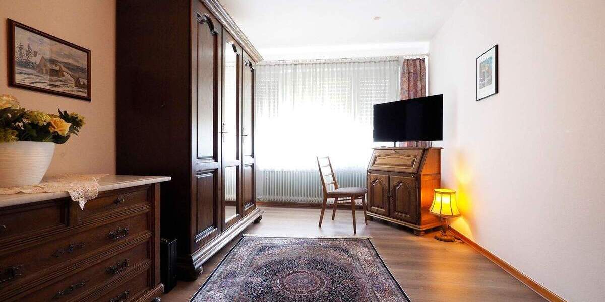 Reihenmittelhaus Saarbrücken Brebach-Fechingen - 6 Zimmer, 158 m&sup2;, 329.000&euro; | Angebot:25898346