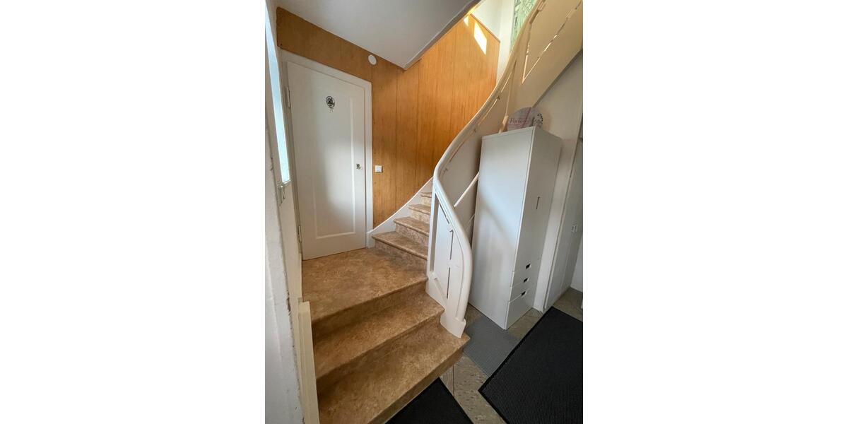 Dachgeschoßwohnung Homburg - 4 Zimmer, 110 m&sup2;, 950&euro; | Angebot:25300674