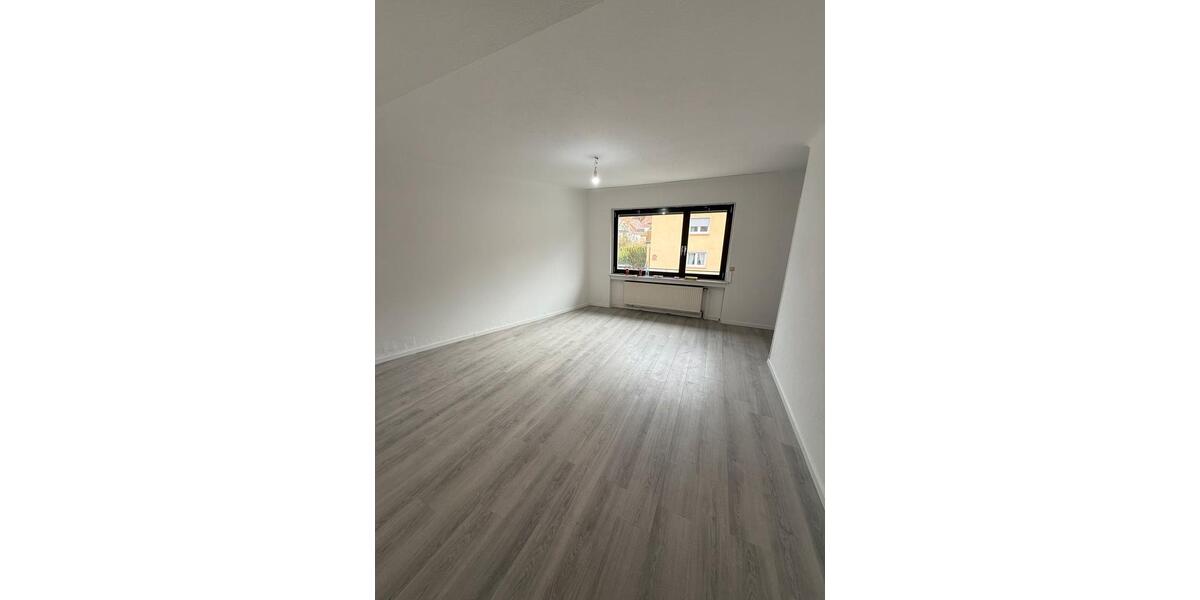 Etagenwohnung Saarbrücken Neue Bremm - 4 Zimmer, 95 m&sup2;, 900&euro; | Angebot:25590856