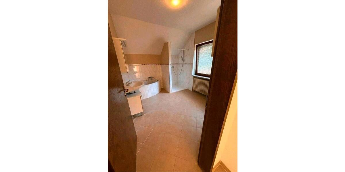 Etagenwohnung Beckingen - 3 Zimmer, 100 m&sup2;, 820&euro; | Angebot:25395691