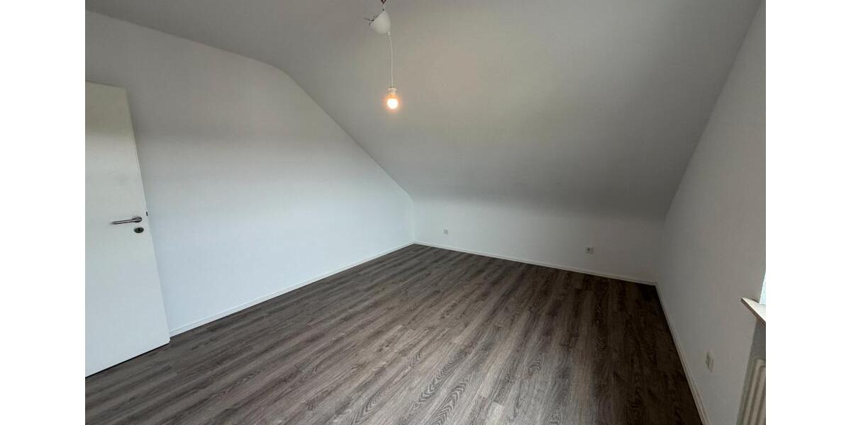 Dachgeschoßwohnung Heusweiler - 4 Zimmer, 78 m&sup2;, 640&euro; | Angebot:26558304