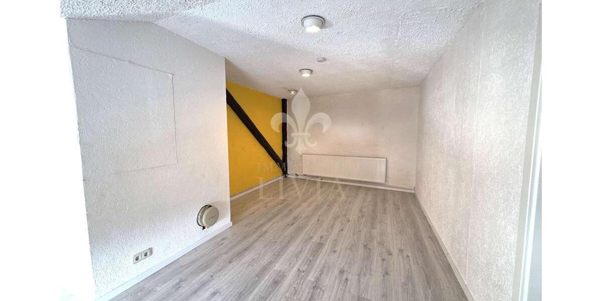 Etagenwohnung Saarbrücken Dudweiler - 5 Zimmer, 227 m&sup2;, 1.300&euro; | Angebot:25054278