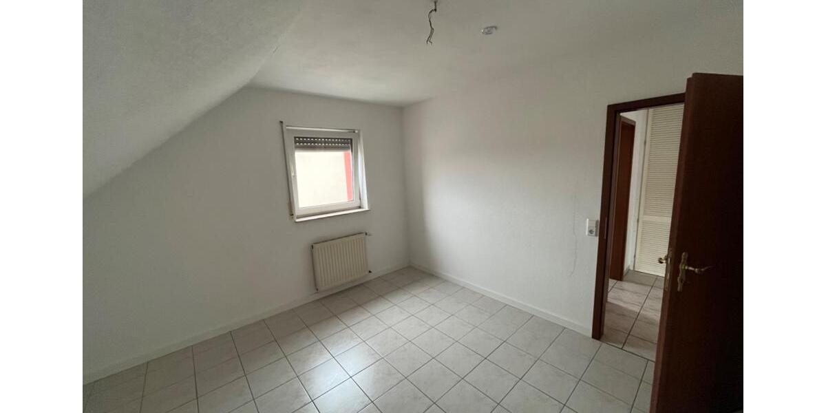 Dachgeschoßwohnung Völklingen - 4 Zimmer, 98 m&sup2;, 640&euro; | Angebot:25869334