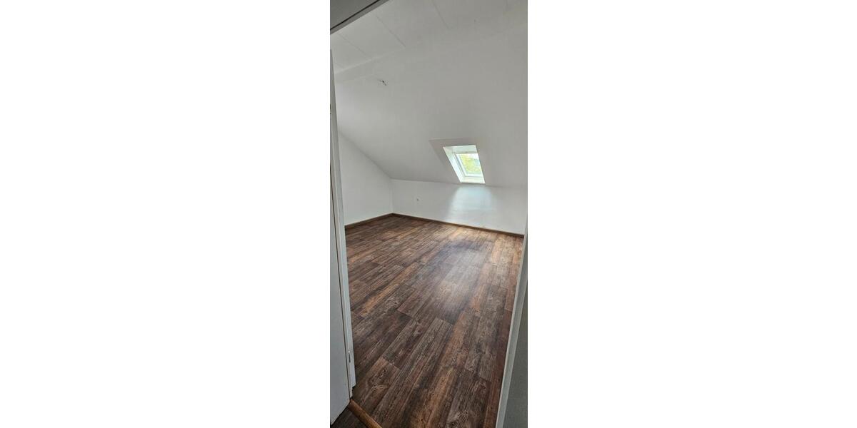 Dachgeschoßwohnung Saarbrücken Dudweiler - 3 Zimmer, 75 m&sup2;, 450&euro; | Angebot:26504363