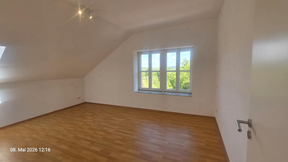 Dachgeschoßwohnung Quierschied - 3 Zimmer, 125 m&sup2;, 1.100&euro; | Angebot:26492983