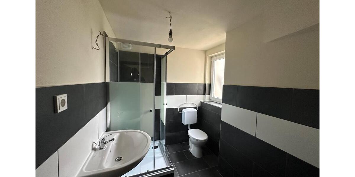 Doppelhaushälfte Saarbrücken - 7 Zimmer, 130 m&sup2;, 990&euro; | Angebot:25417070