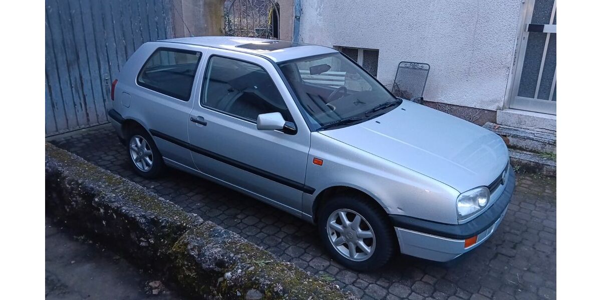 VW Golf 57.000 km 2.700 &euro; Beckingen 66701